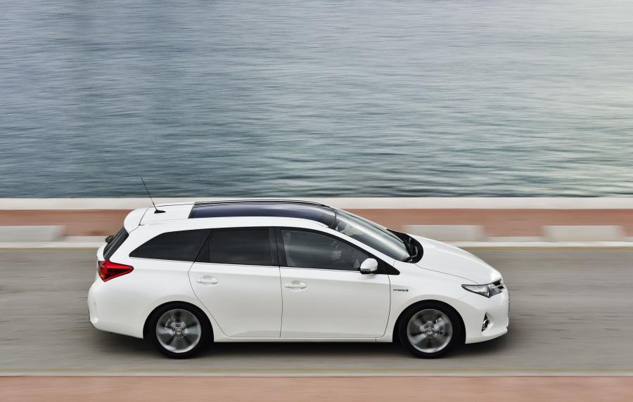  Toyota Auris Touring Sports 2013 года  (фото 5 из 23)